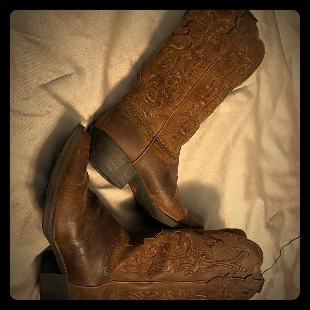 Gorgeous Justin below knee boots